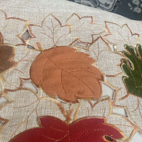 Autumn Leaf Table Runner NWOT - Picture 7 of 8